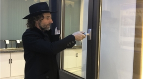 澳大利亞建筑工程師和承建單位到訪景泰。進一步提升產品質量和技術創新